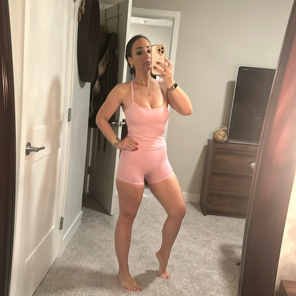 Adorable 2 piece work out set never worn only to model